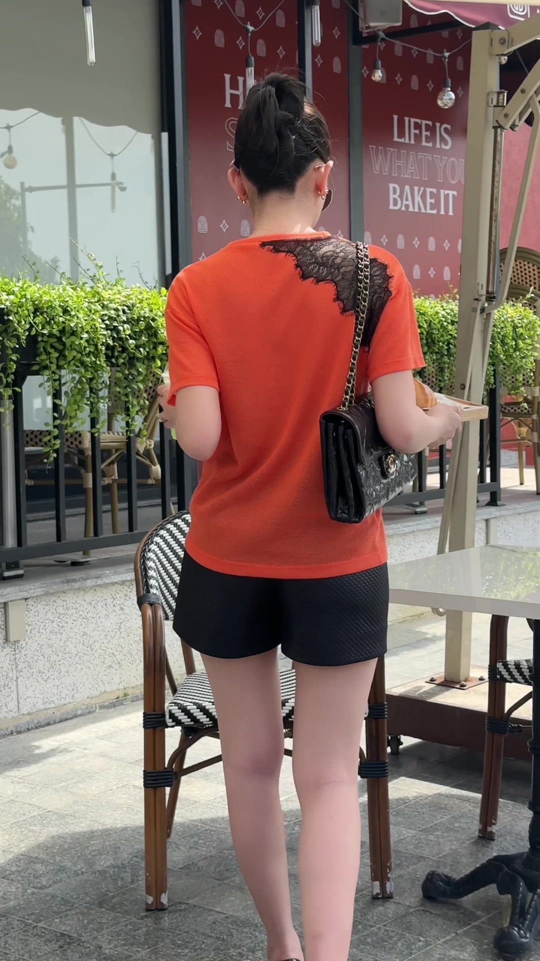 Áo thun dệt kim phối ren cam đen - Hình ảnh 3