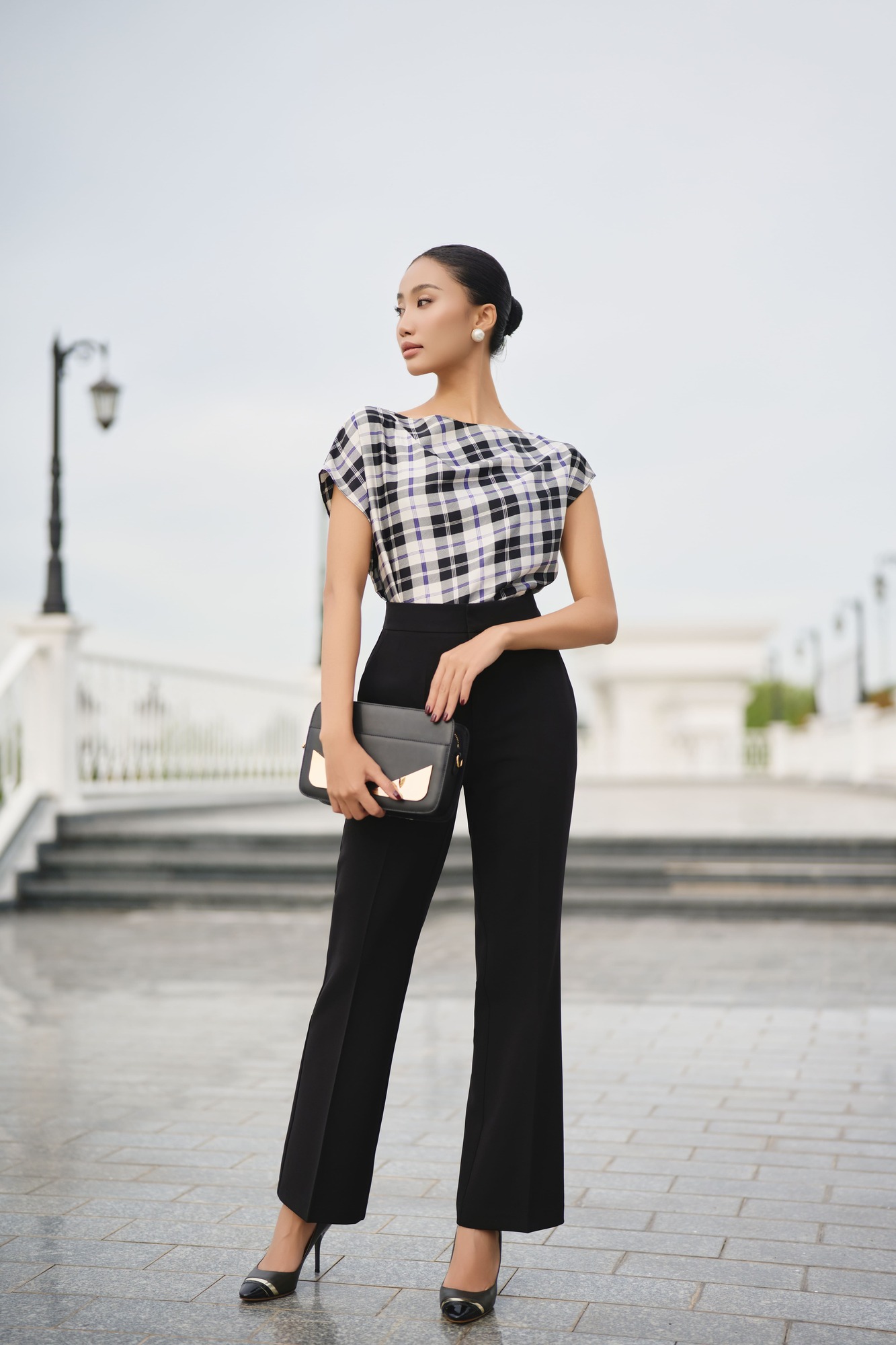Áo lệch vai sateen silk caro đen tím - Hình ảnh 2
