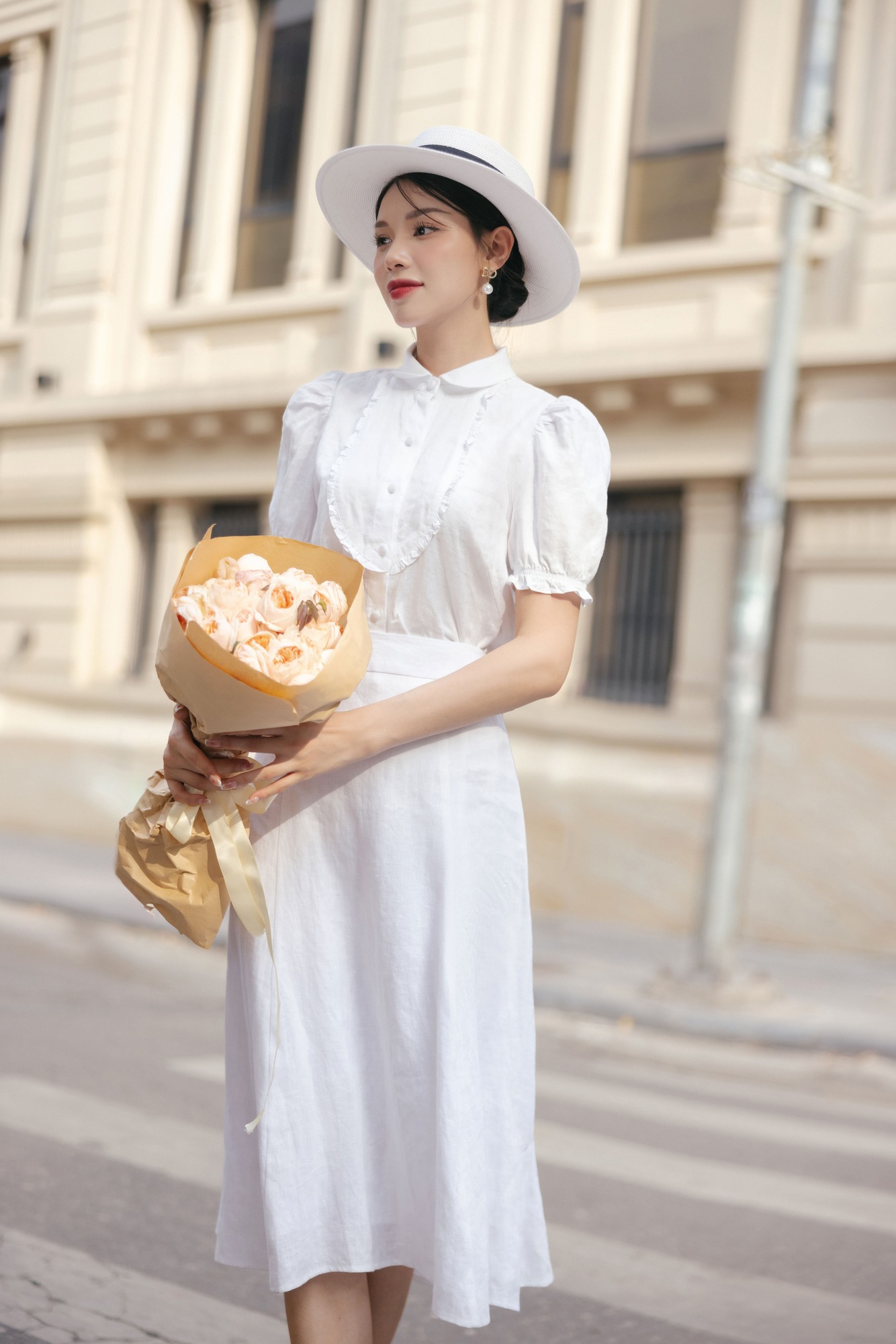Áo tay ngắn cổ sen linen trắng - Hình ảnh 2