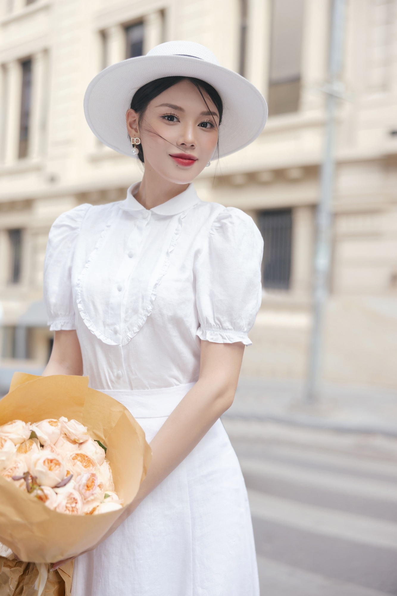 Áo tay ngắn cổ sen linen trắng - Hình ảnh 3