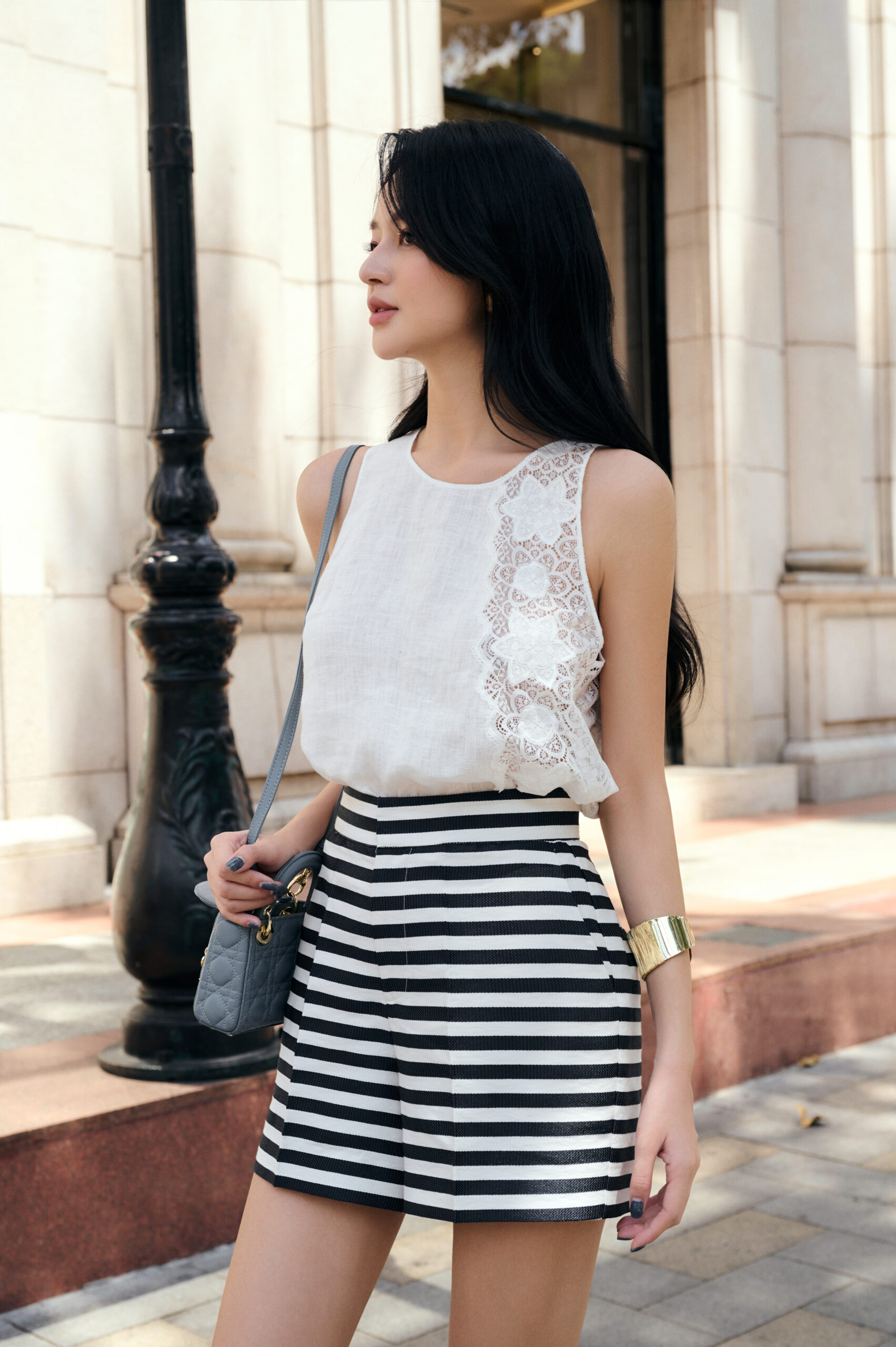 Quần short taffeta tơ tằm sọc xanh