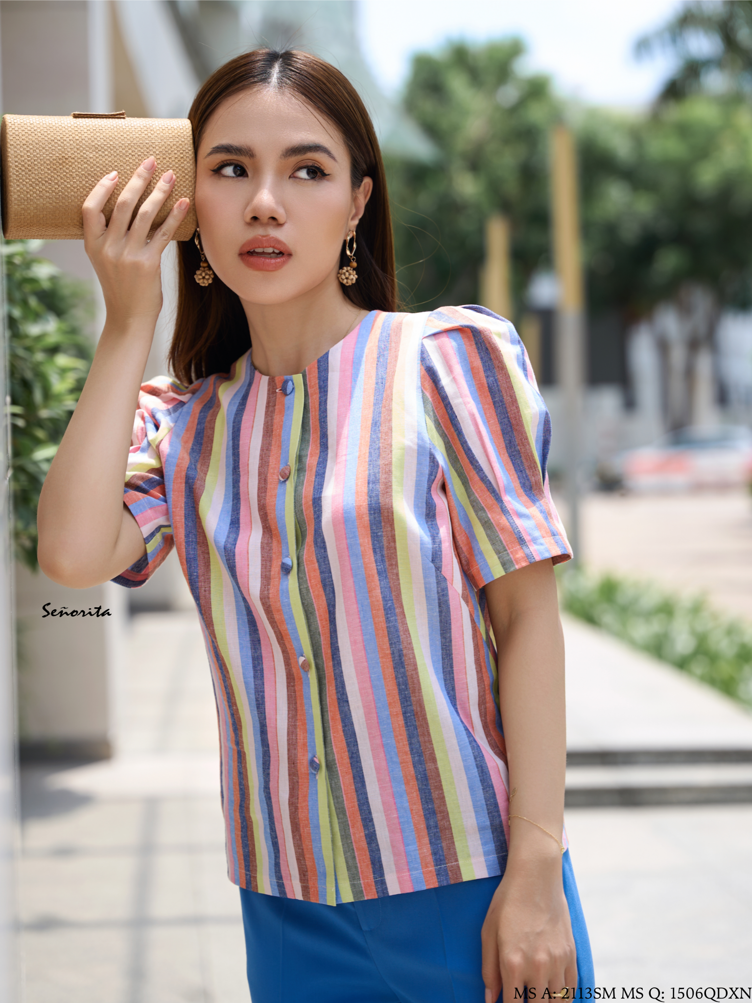 Áo tay phồng cổ tròn sọc màu