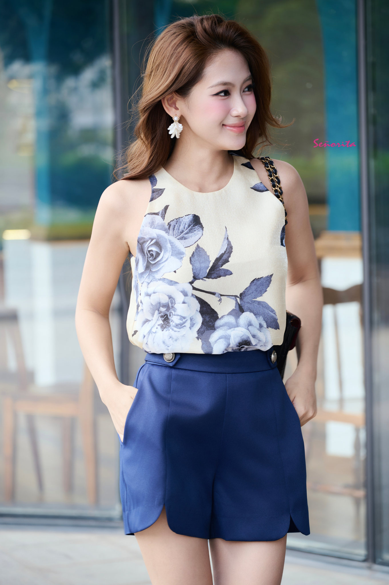 Áo kiểu cài nút sau