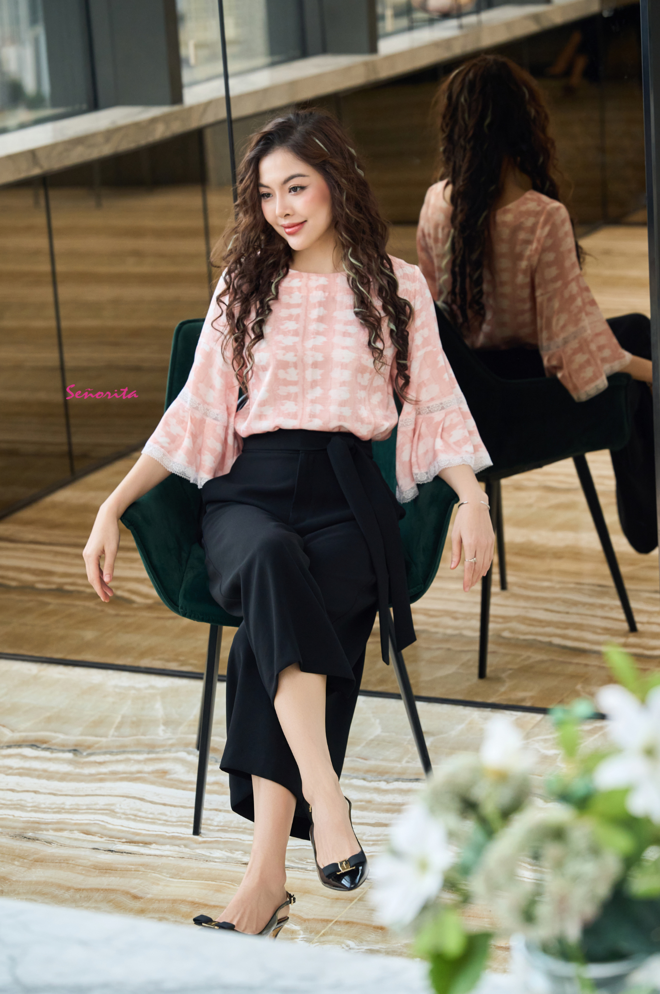 Áo kiểu họa tiết tay loe - Hình ảnh 4