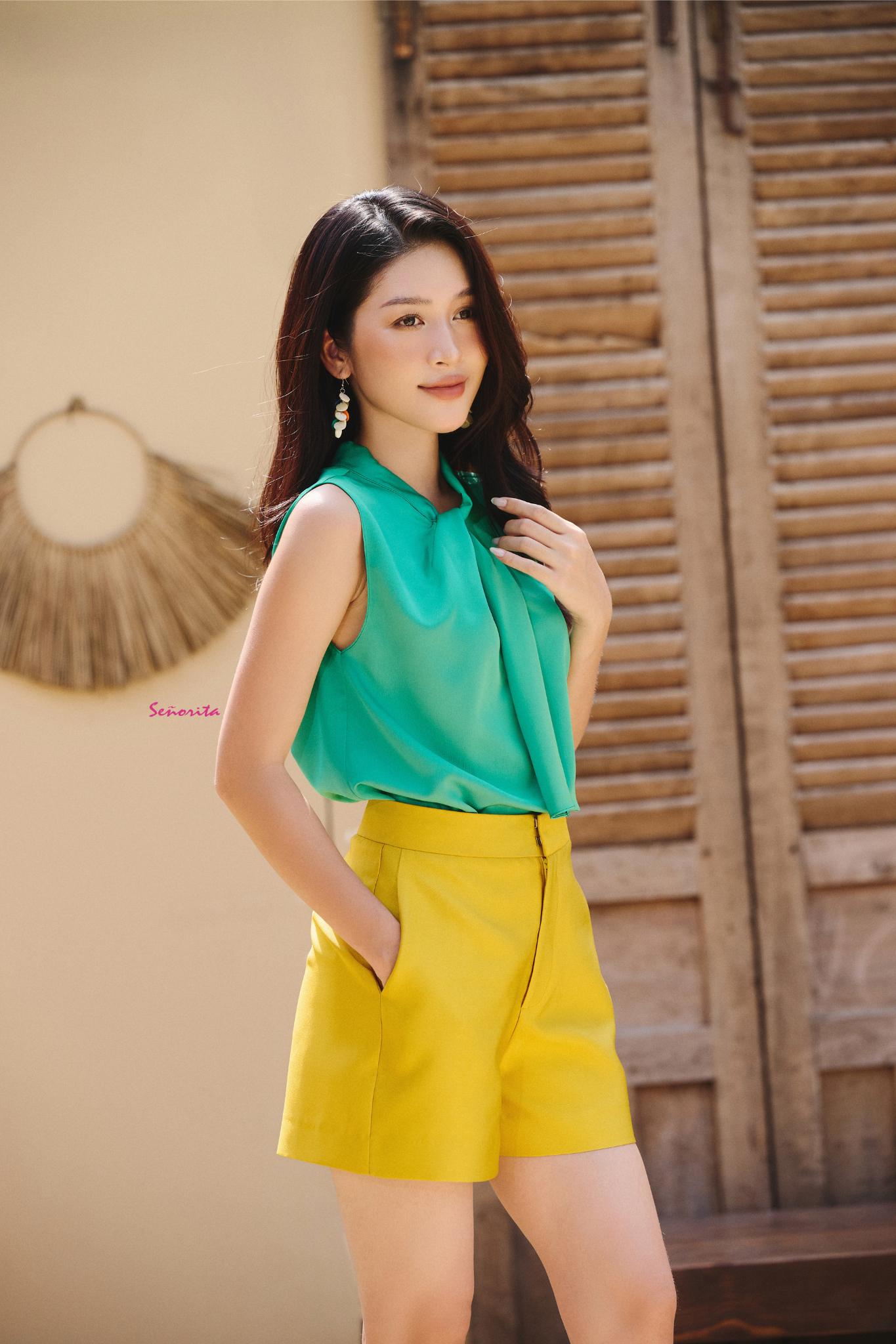 Quần short vàng - Hình ảnh 2