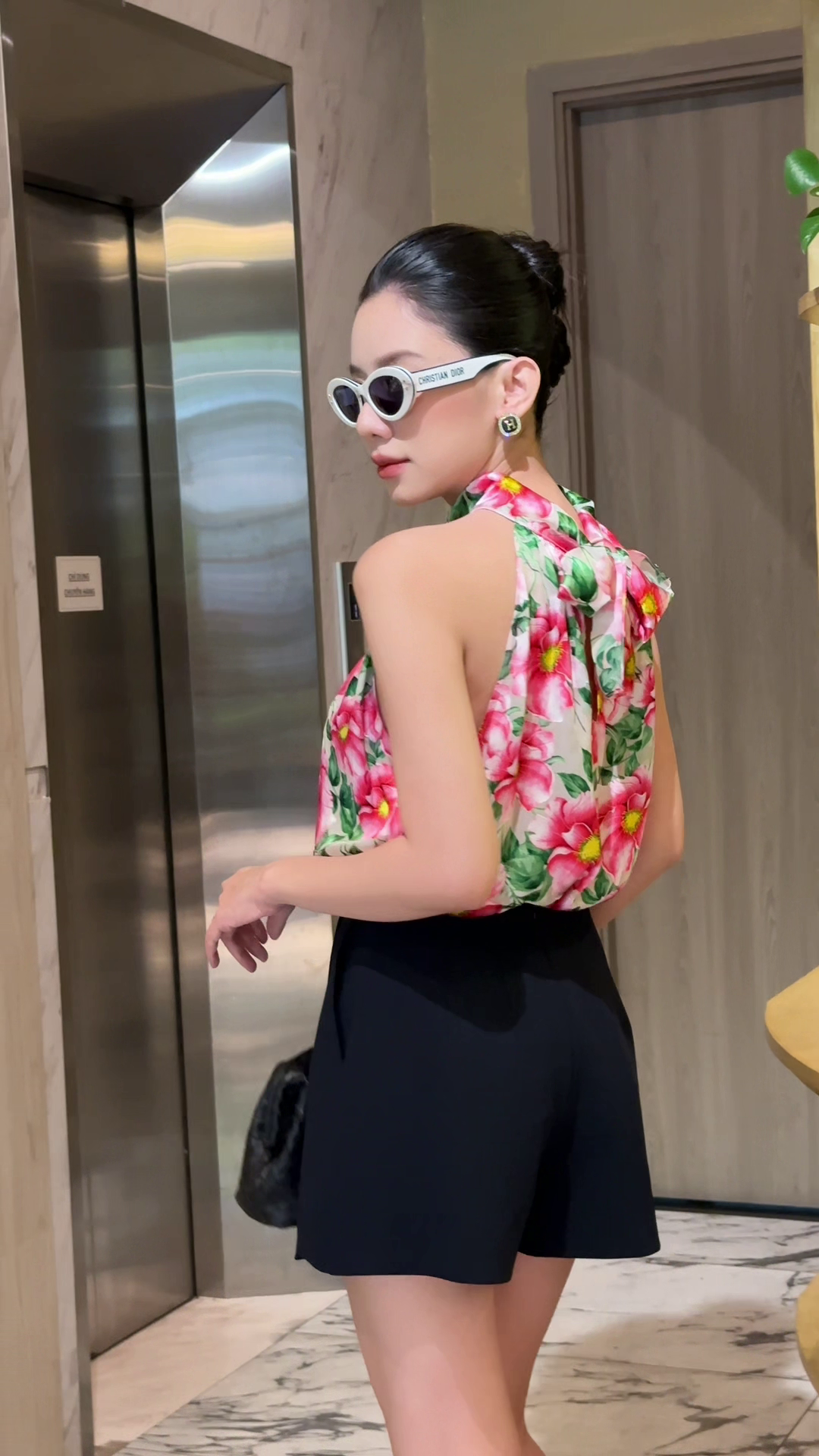 Áo yếm họa tiết hoa hồng - Hình ảnh 2