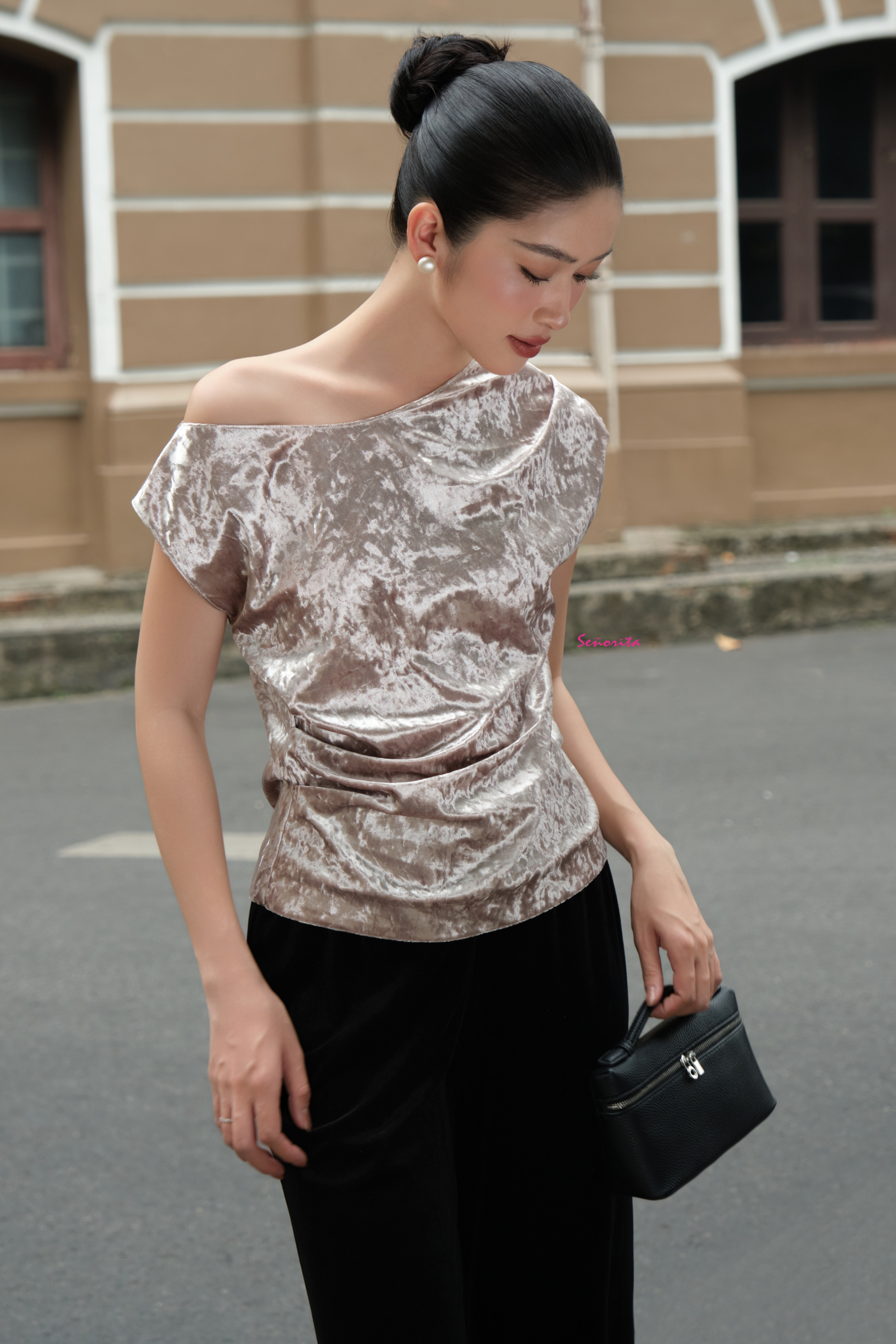 Áo nhung nhún vai - Hình ảnh 2