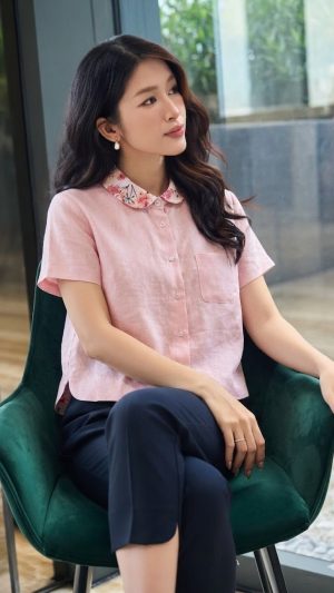 Áo cổ sen tay ngắn phối hoa