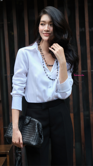Áo sơ mi trắng phối viền cổ